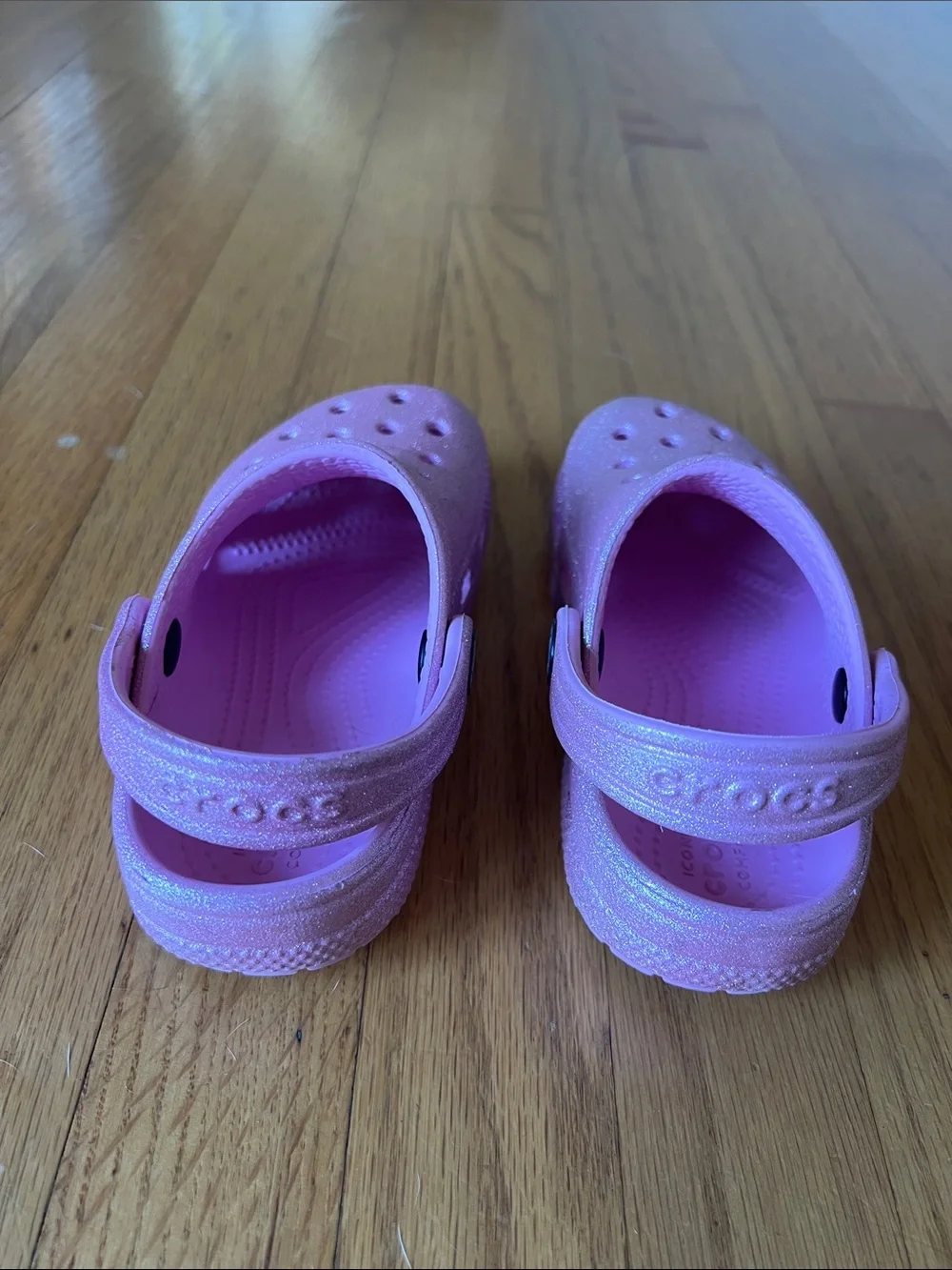 CROCS Kids Classic Glitter Clogs in pink glitter